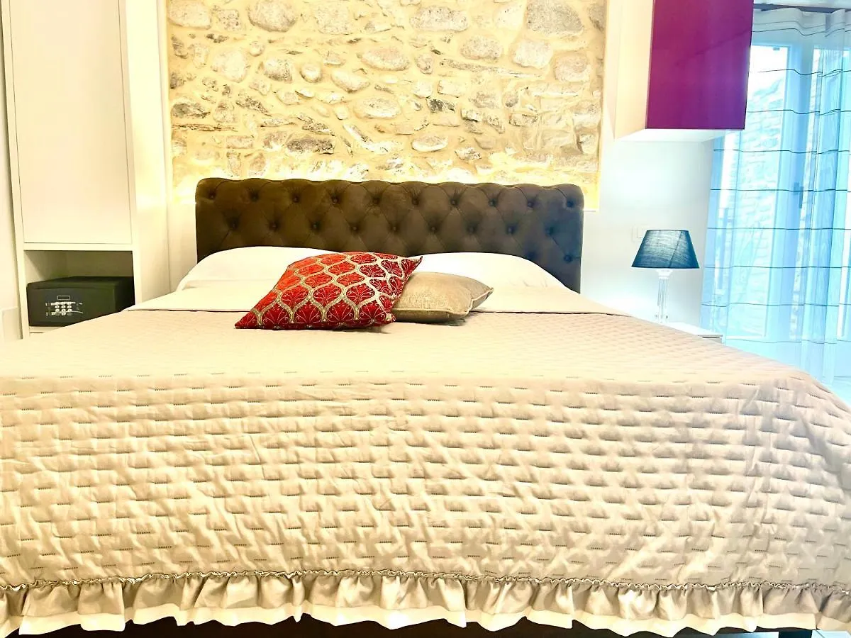 Dimora di Charme Rooms&Apartments Peschiera del Garda 0*,  Italia