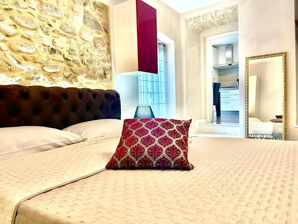 Dimora di Charme Rooms&Apartments Peschiera del Garda 0*,  Italia
