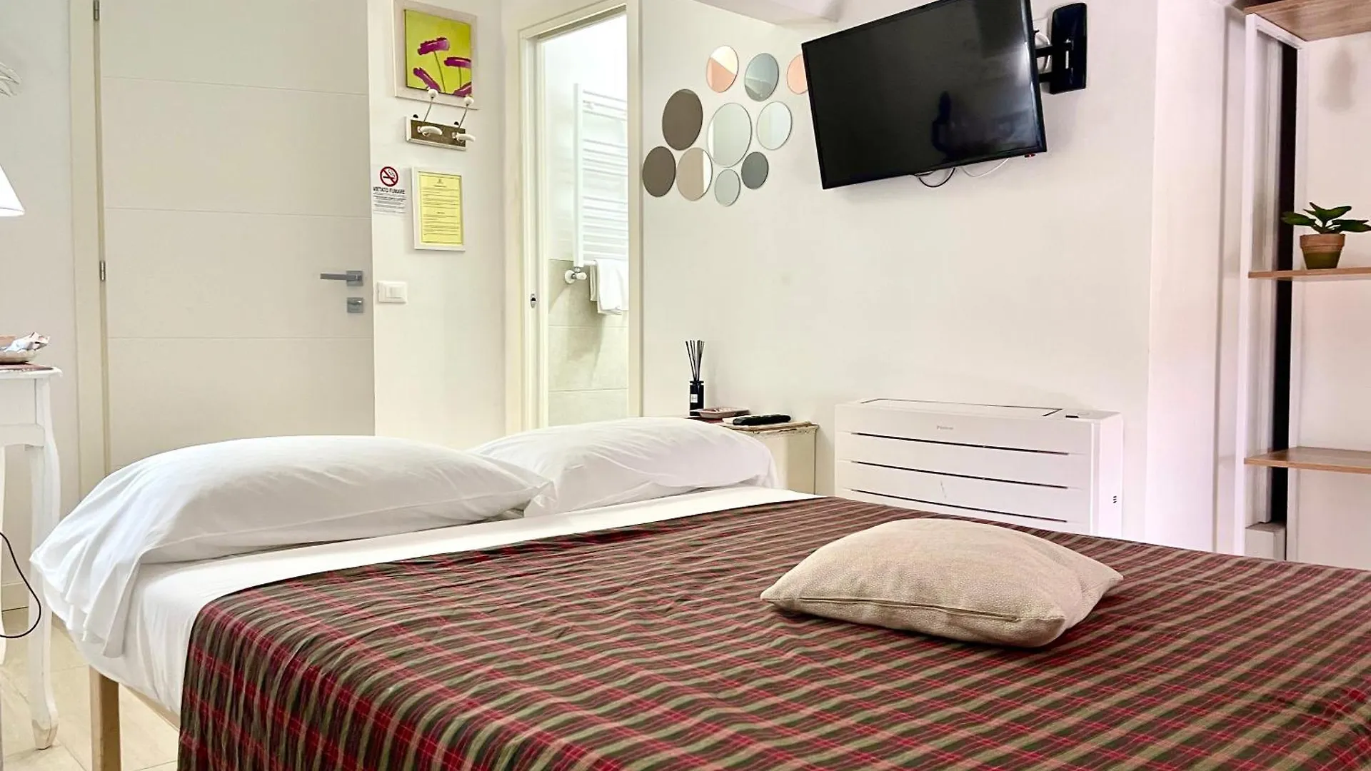 Dimora Di Charme Rooms & Apartments Peschiera del Garda 0*,  Italy